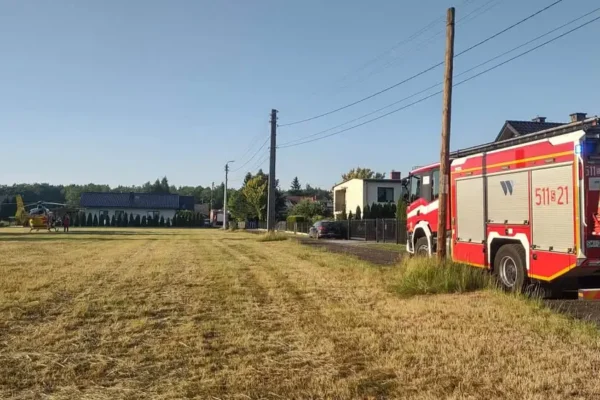 Lądowanie śmigłowca LPR w Gostyni – strażacy zabezpieczali miejsce