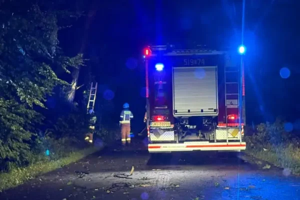 Po burzy w Gminie Wyry: brak prądu, strażacy w gotowości