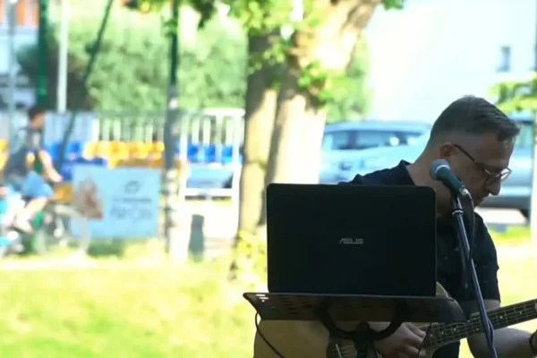 Seniorzy z Gminy Krobia bawili się na Pikniku Muzycznym na Wyspie Kasztelańskiej