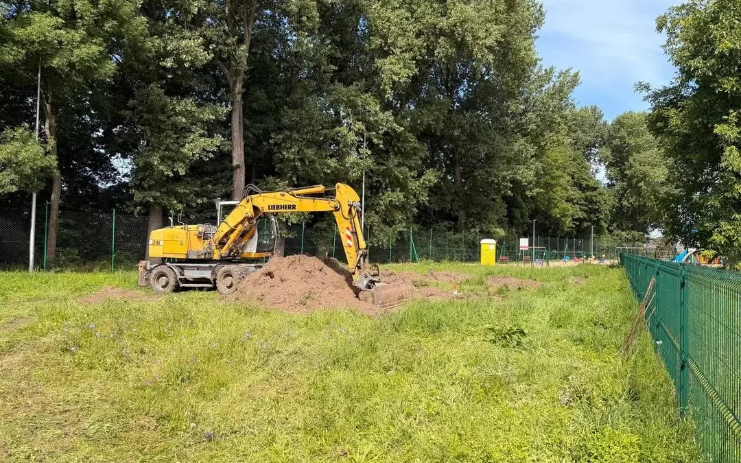 Ruszyły prace pod budowę boiska mobilnego w Poniecu