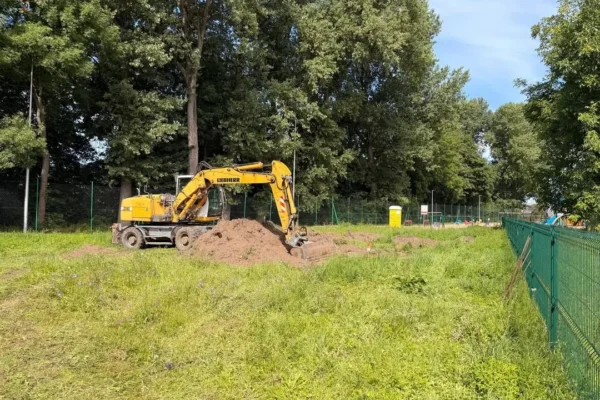Ruszyły prace pod budowę boiska mobilnego w Poniecu
