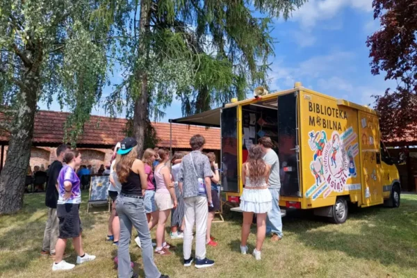 Mobilna Biblioteka na Dniach Młodzieży Paradiso 2026 – warsztaty czerpania papieru