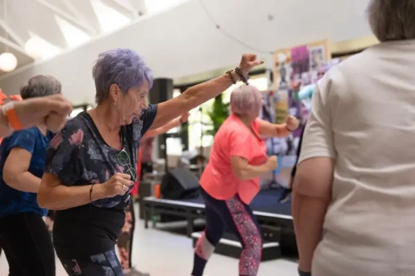 Taneczny fitness dla seniorów w Gminie Piaski – bezpłatne zajęcia w Szelejewie