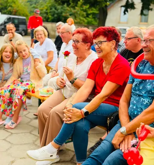 Beczka śmiechu w Piaskach – Teatr Na Walizkach rozbawił publiczność do łez