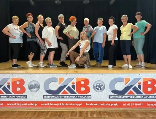 Taneczny fitness dla seniorów w Piaskach – radość, ruch i integracja