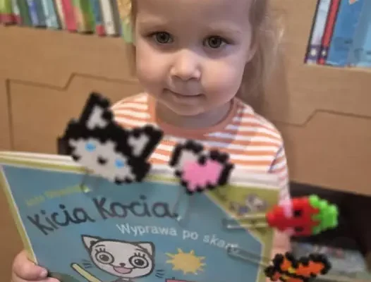 Letnie zajęcia w bibliotece w Bodzewie zakończone – dzieci tworzyły kolorowe zakładki