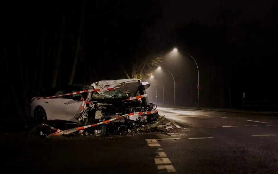 Awantura w gminie Gostyń: dwaj pijani mężczyźni uszkodzili ogrodzenie i zaatakowali mieszkańca