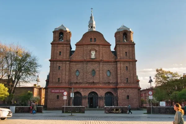 Historyczny spacer z Janem Niedzielą – odkryj dzieje kościoła w Strzelcach Wielkich