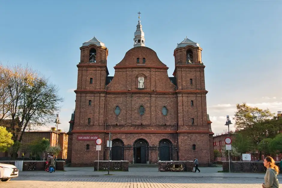 Historyczny spacer z Janem Niedzielą – odkryj dzieje kościoła w Strzelcach Wielkich