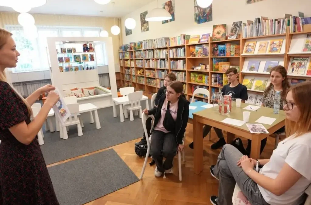 BookTok w bibliotece. Młodzież wybrała książki, które naprawdę warto przeczytać