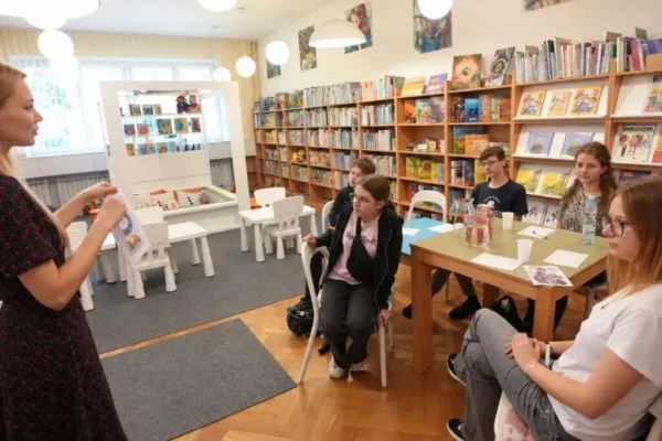 BookTok w bibliotece. Młodzież wybrała książki, które naprawdę warto przeczytać