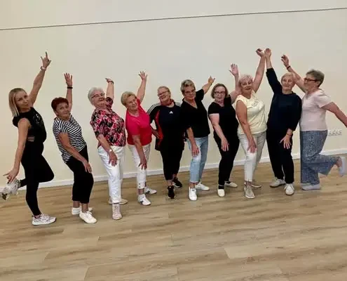 Taneczny fitness dla seniorów w Szelejewie Pierwszym – aktywność i radość w gminie Piaski