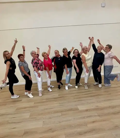 Taneczny fitness dla seniorów w Szelejewie Pierwszym – aktywność i radość w gminie Piaski