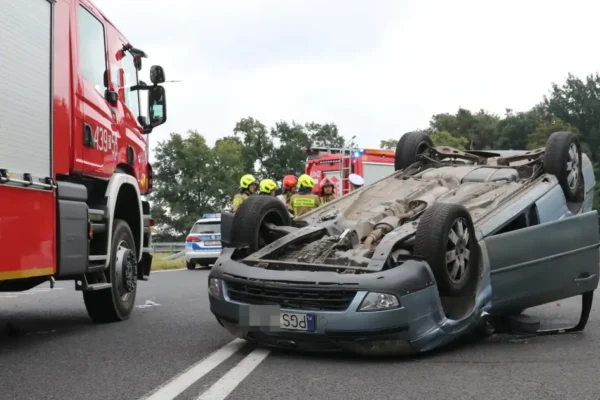 Kolizja na DK 12 w Skokówku — interweniowały służby z Gostynia