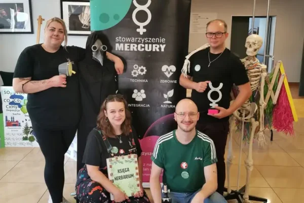 Drugi dzień Mercury Science Festival w Hutniku – stoiska naukowe, eksperymenty i mobilne planetarium