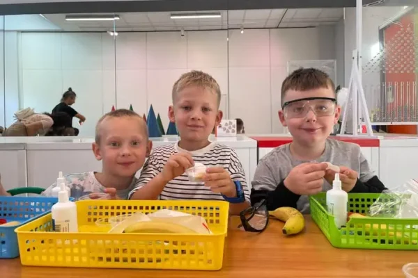 Naukowa przygoda w Krobi – dzieci odkrywały tajemnice DNA banana