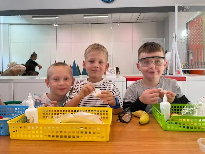 Naukowa przygoda w Krobi – dzieci odkrywały tajemnice DNA banana
