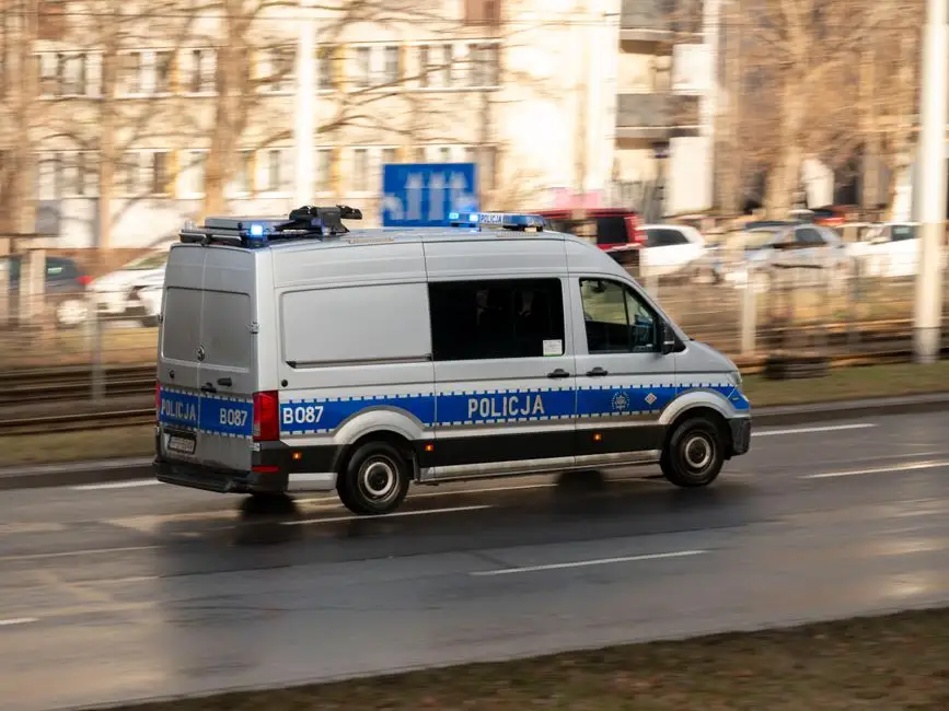 Gostyńscy policjanci zatrzymali prawa jazdy dwóm kierowcom za rażące przekroczenie prędkości