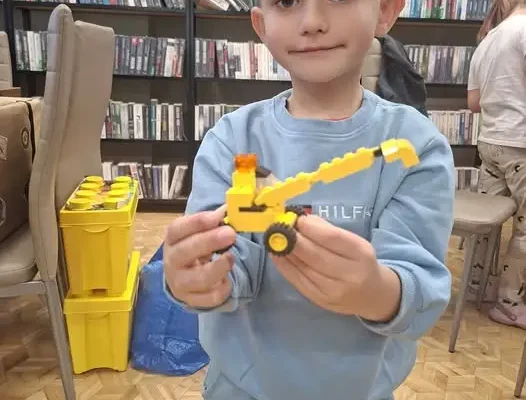 LEGO w bibliotece w Piaskach – kreatywne spotkania raz w miesiącu
