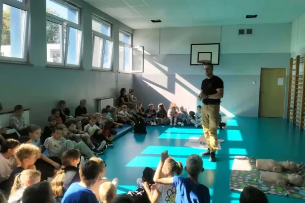 Strażacy z Gostyni uczyli najmłodszych, jak ratować życie